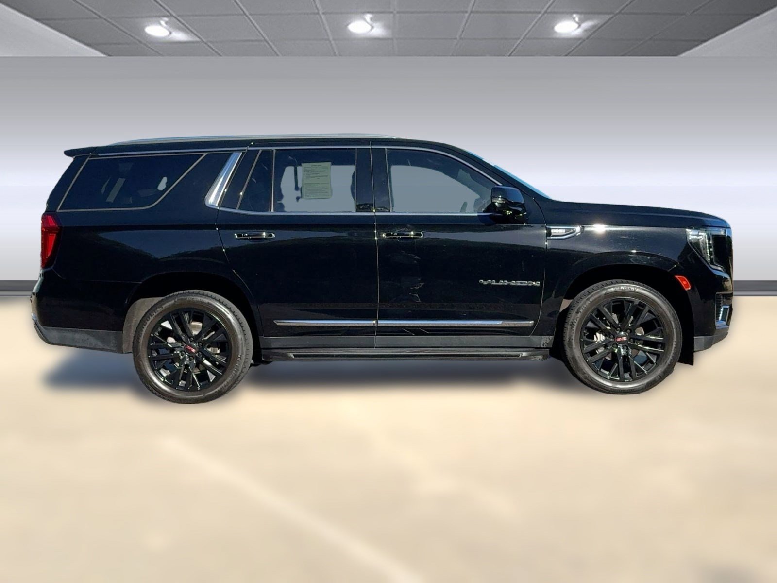 Used 2022 GMC Yukon SLT w/ SLT Premium Package image 7