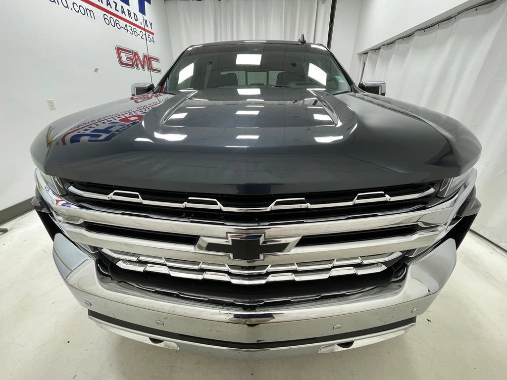Used 2020 Chevrolet Silverado 1500 LTZ w/ LTZ Premium Package AWD/4WD image 2