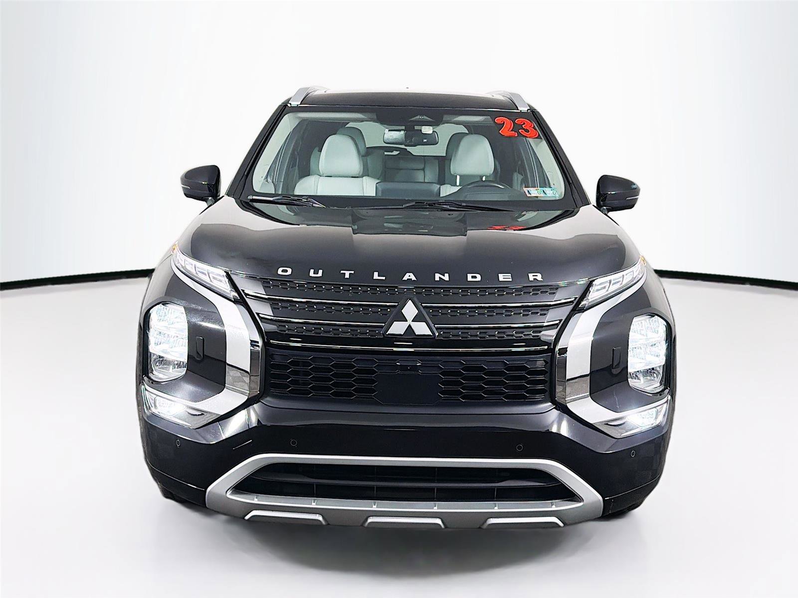 Used 2023 Mitsubishi Outlander SEL image 2
