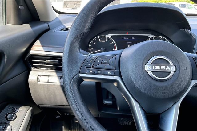 Used 2024 Nissan Altima 2.5 SV FWD image 11