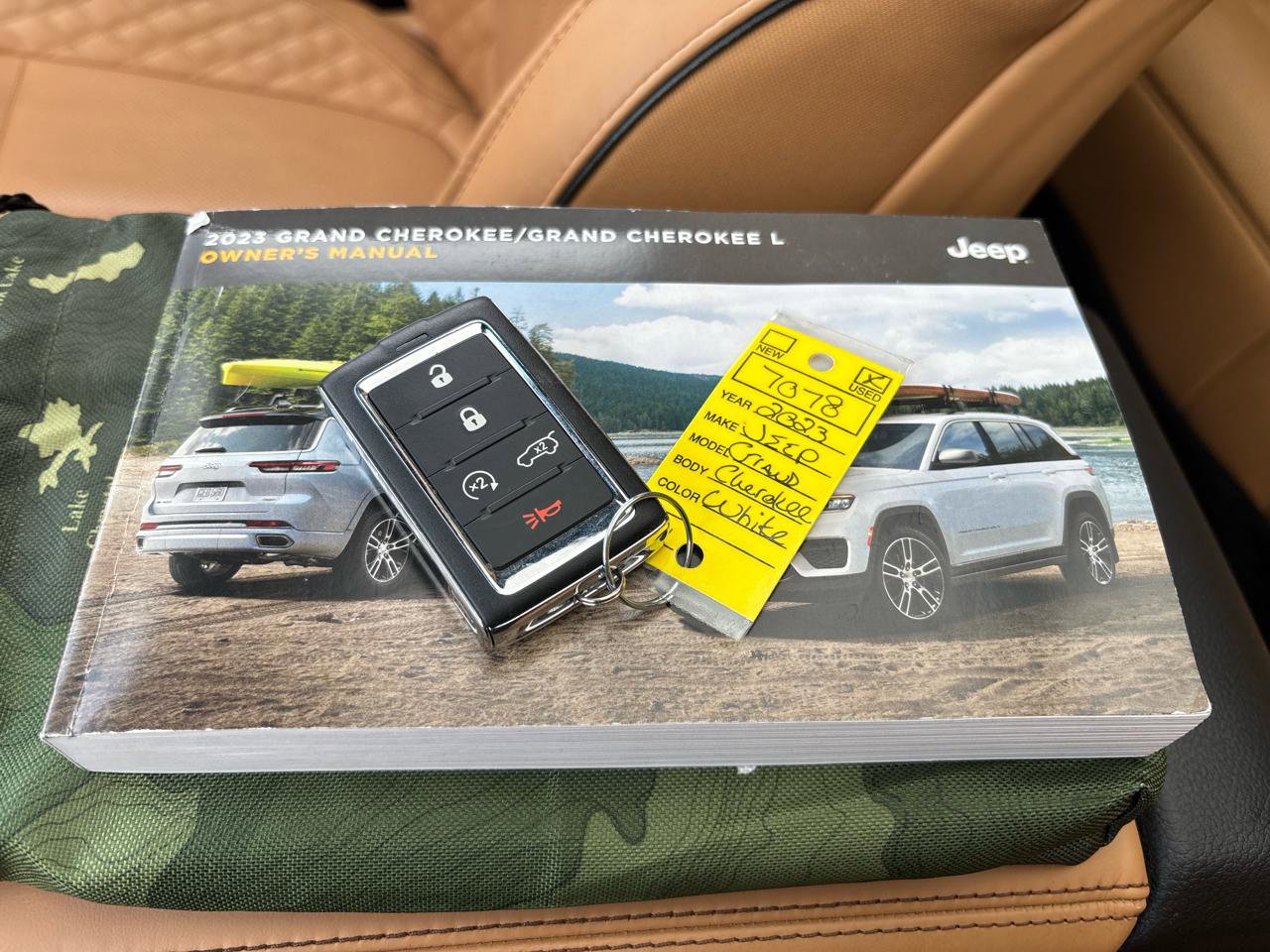 Used 2023 Jeep Grand Cherokee Summit AWD/4WD image 36