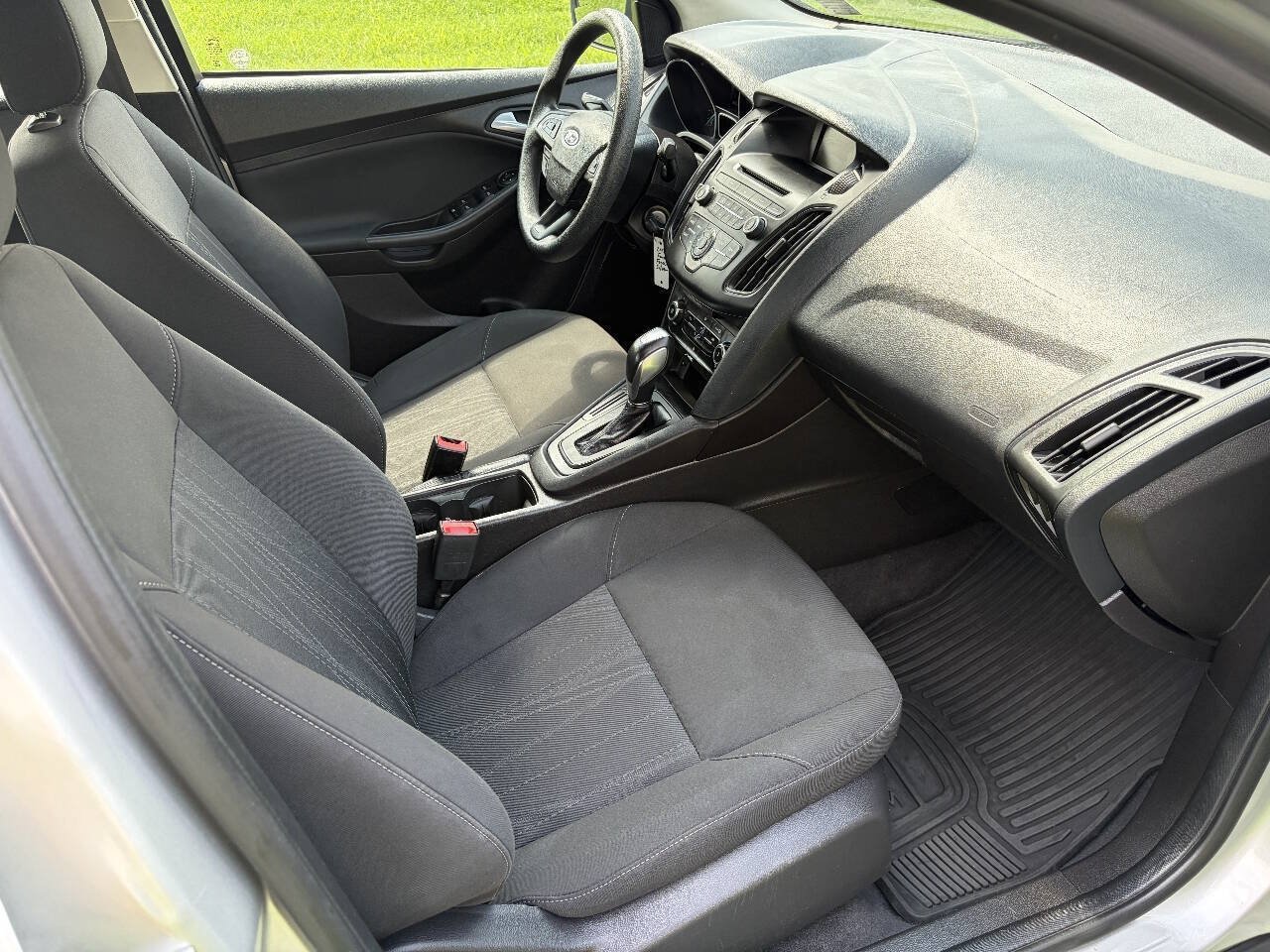 Used 2015 Ford Focus SE w/ Interior Protection Package FWD image 11