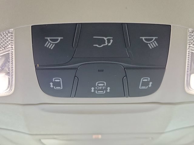 Used 2024 Chrysler Voyager LX FWD image 32