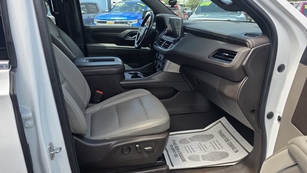 Used 2021 Chevrolet Suburban LT w/ Luxury Package RWD image 6
