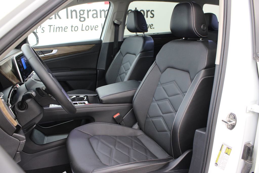 Used 2025 Volkswagen Atlas SE AWD/4WD image 13