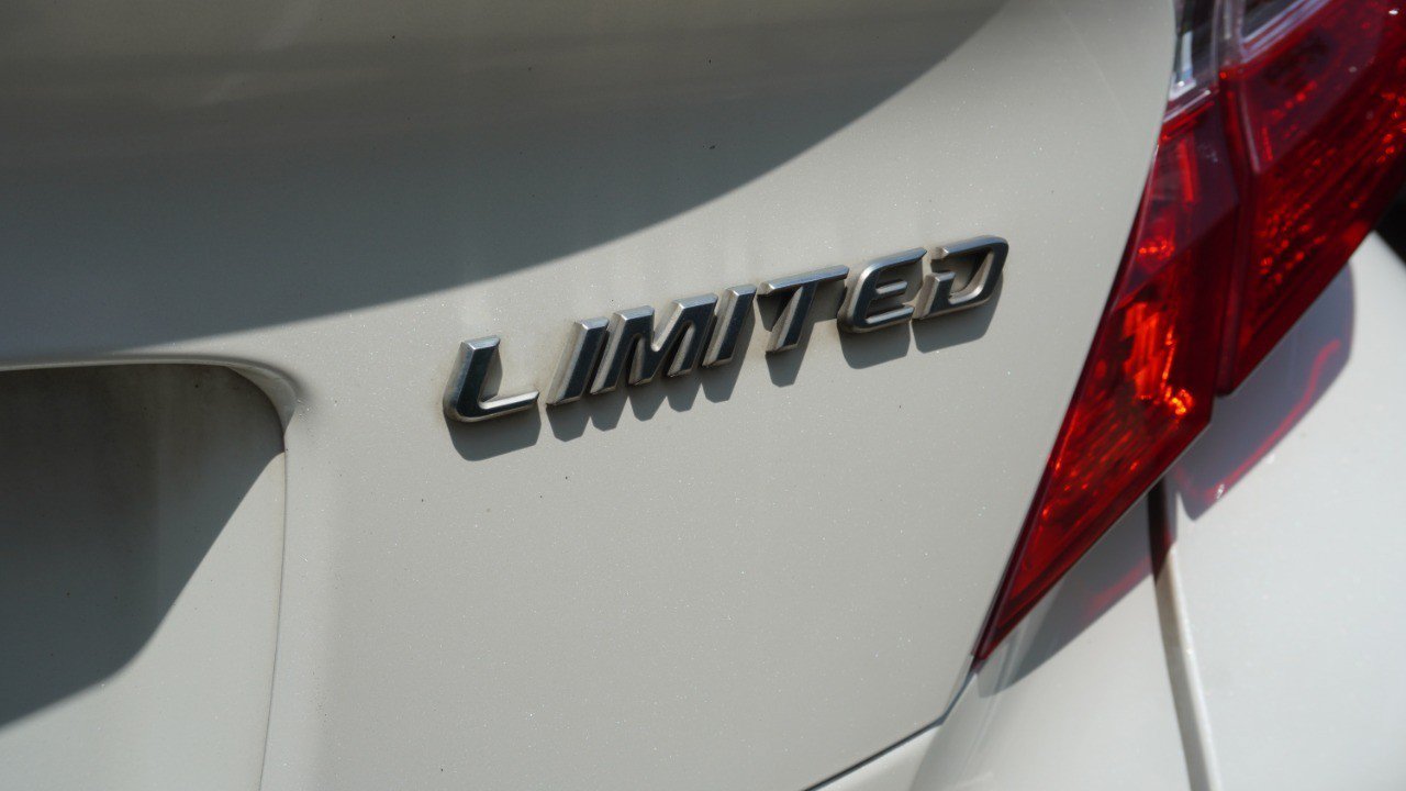 Used 2020 Toyota C-HR Limited FWD image 10