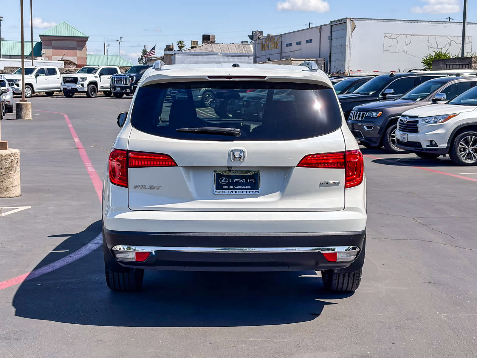 Used 2018 Honda Pilot Touring image 3