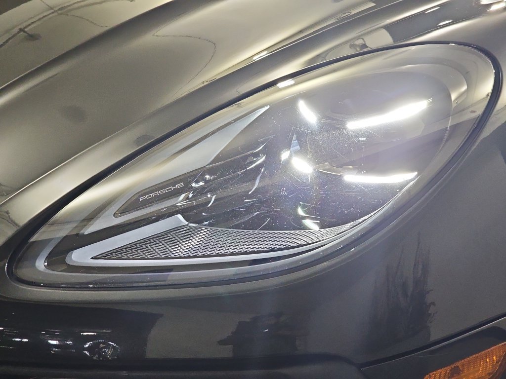 Used 2023 Porsche Macan Turbo AWD/4WD image 34