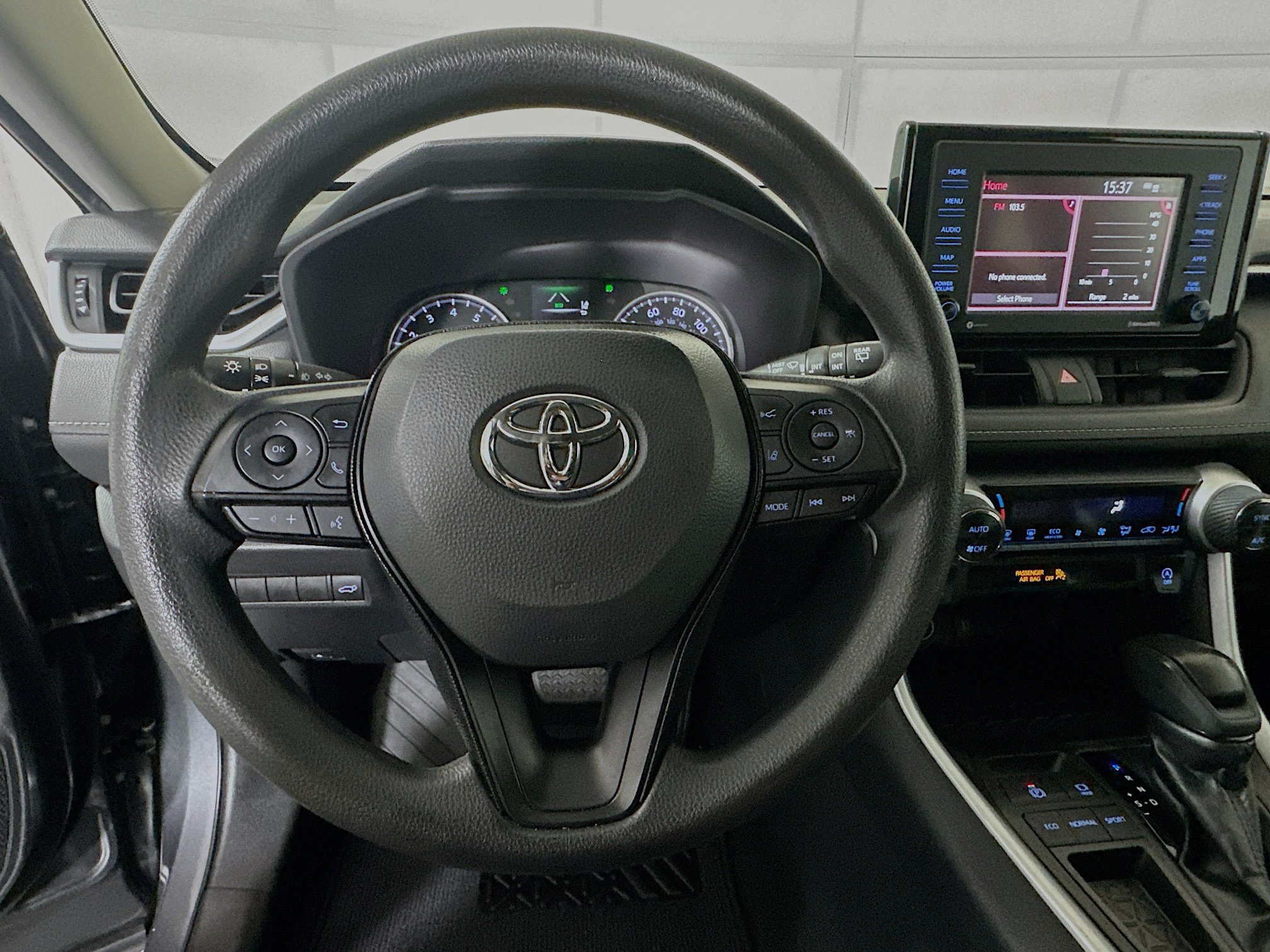 Used 2021 Toyota RAV4 XLE w/ Convenience Package FWD image 15