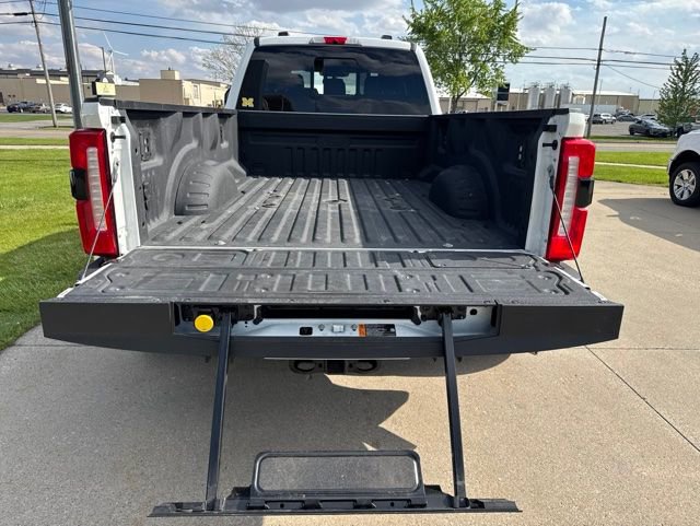 Used 2024 Ford F350 Lariat w/ Lariat Ultimate Package AWD/4WD image 7