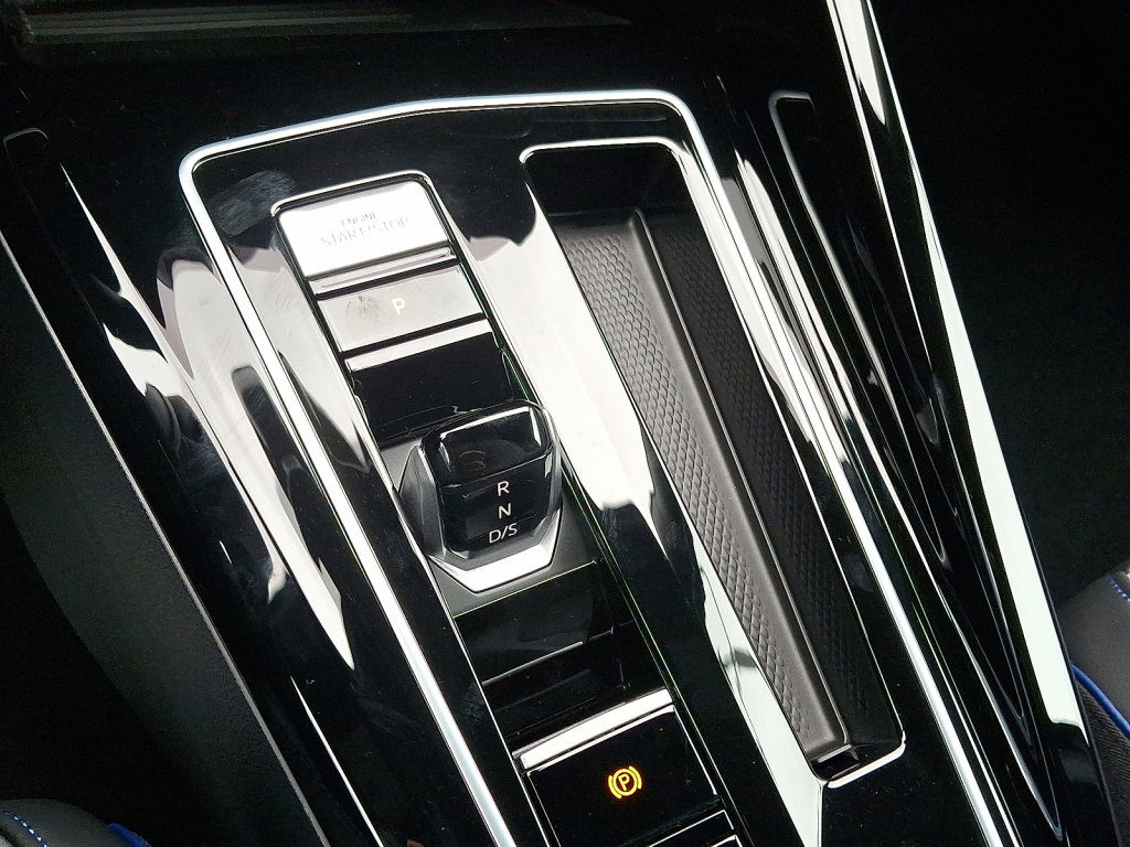 New 2025 Volkswagen Golf R Black Edition image 17