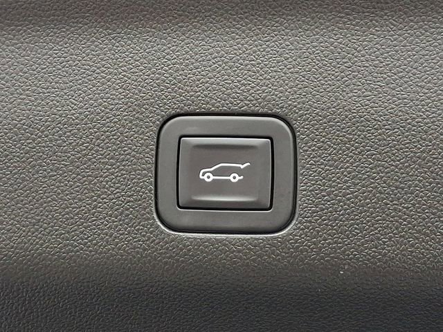 Used 2025 GMC Yukon Denali image 31