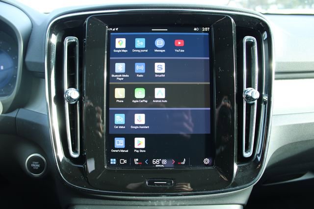 Used 2025 Volvo XC40 B5 Core image 21