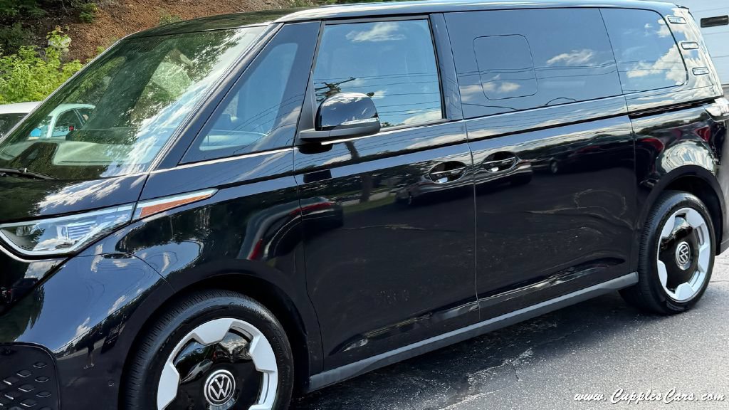 Used 2025 Volkswagen ID. Buzz Pro S RWD image 24