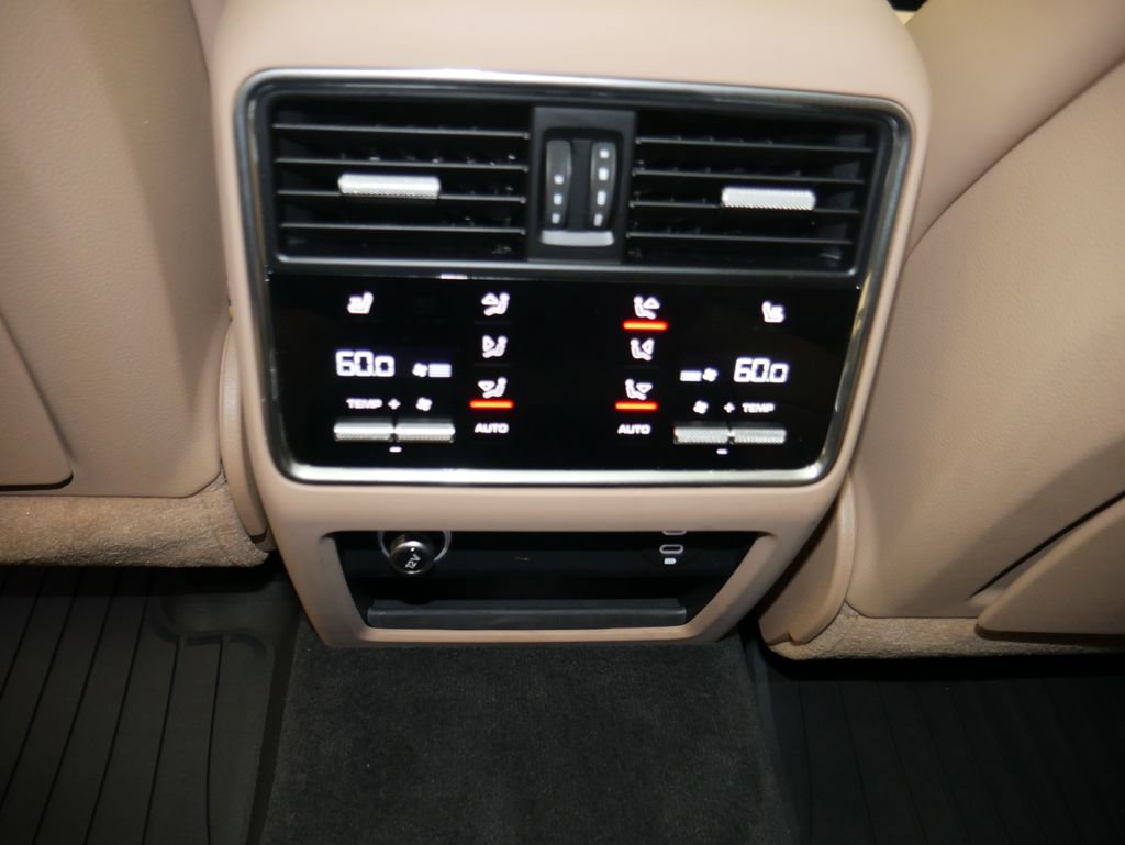 Certified 2023 Porsche Cayenne GTS AWD/4WD image 31
