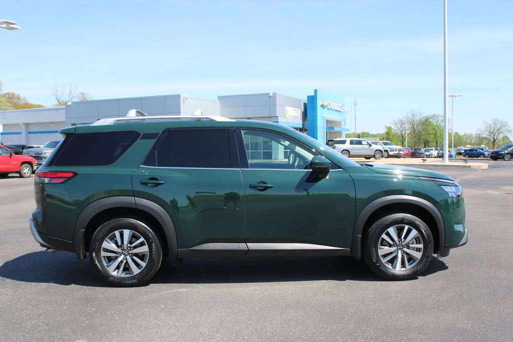 Used 2025 Nissan Pathfinder SL image 11