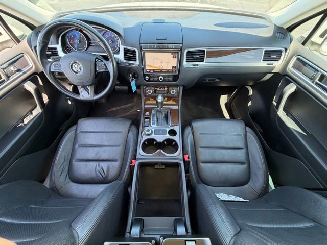 Used 2016 Volkswagen Touareg Sport AWD/4WD image 18