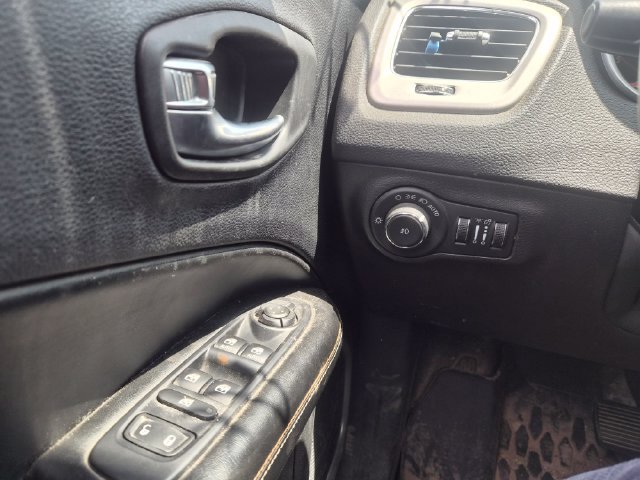 Used 2021 Jeep Compass Latitude AWD/4WD image 12