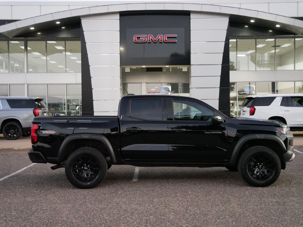 Used 2024 Chevrolet Colorado Trail Boss w/ Technology Package AWD/4WD image 2