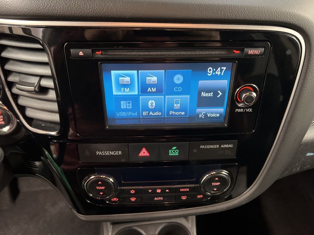 Used 2015 Mitsubishi Outlander SE image 10