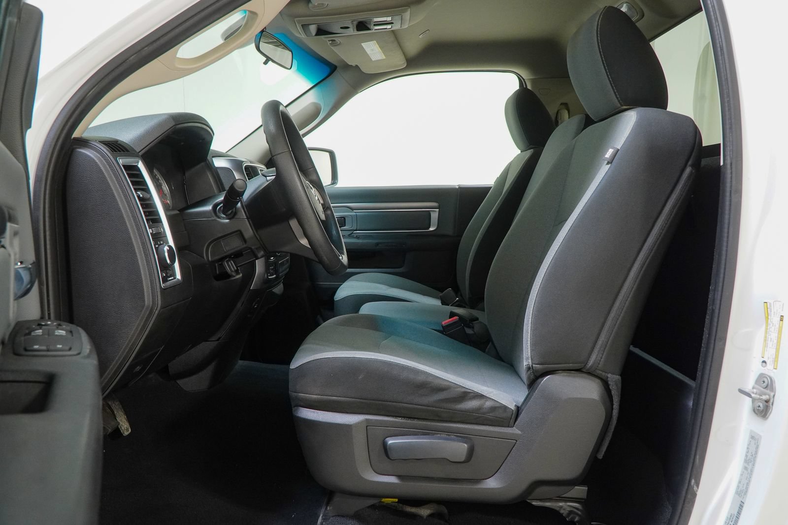 Used 2022 RAM 1500 Classic SLT AWD/4WD image 20