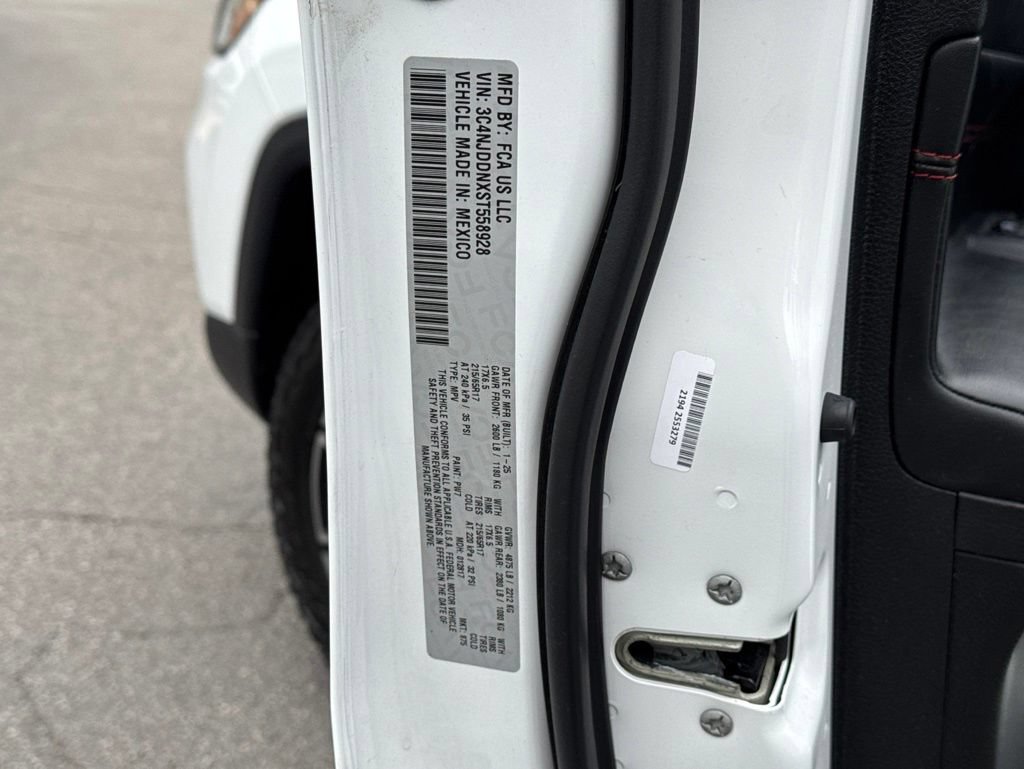 Used 2025 Jeep Compass Trailhawk AWD/4WD image 47