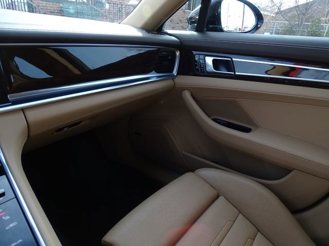 Used 2020 Porsche Panamera image 22