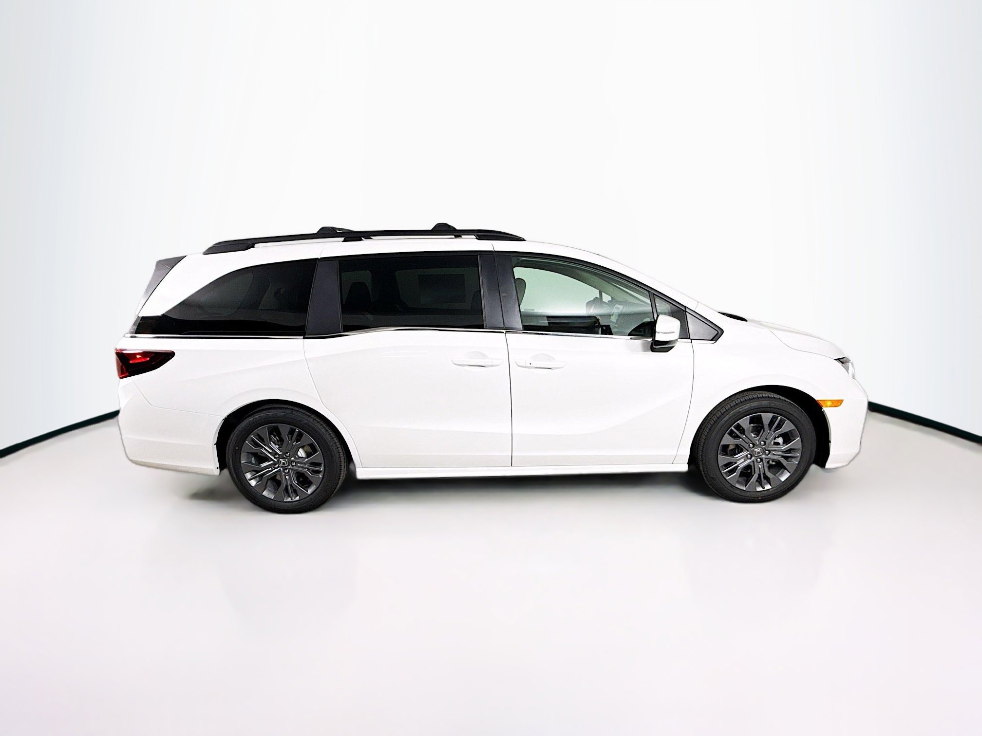 New 2026 Honda Odyssey Touring image 2