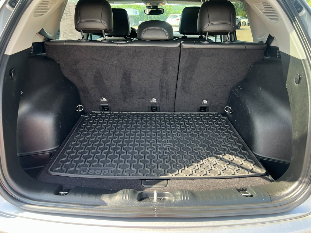 Used 2022 Jeep Compass Latitude image 12