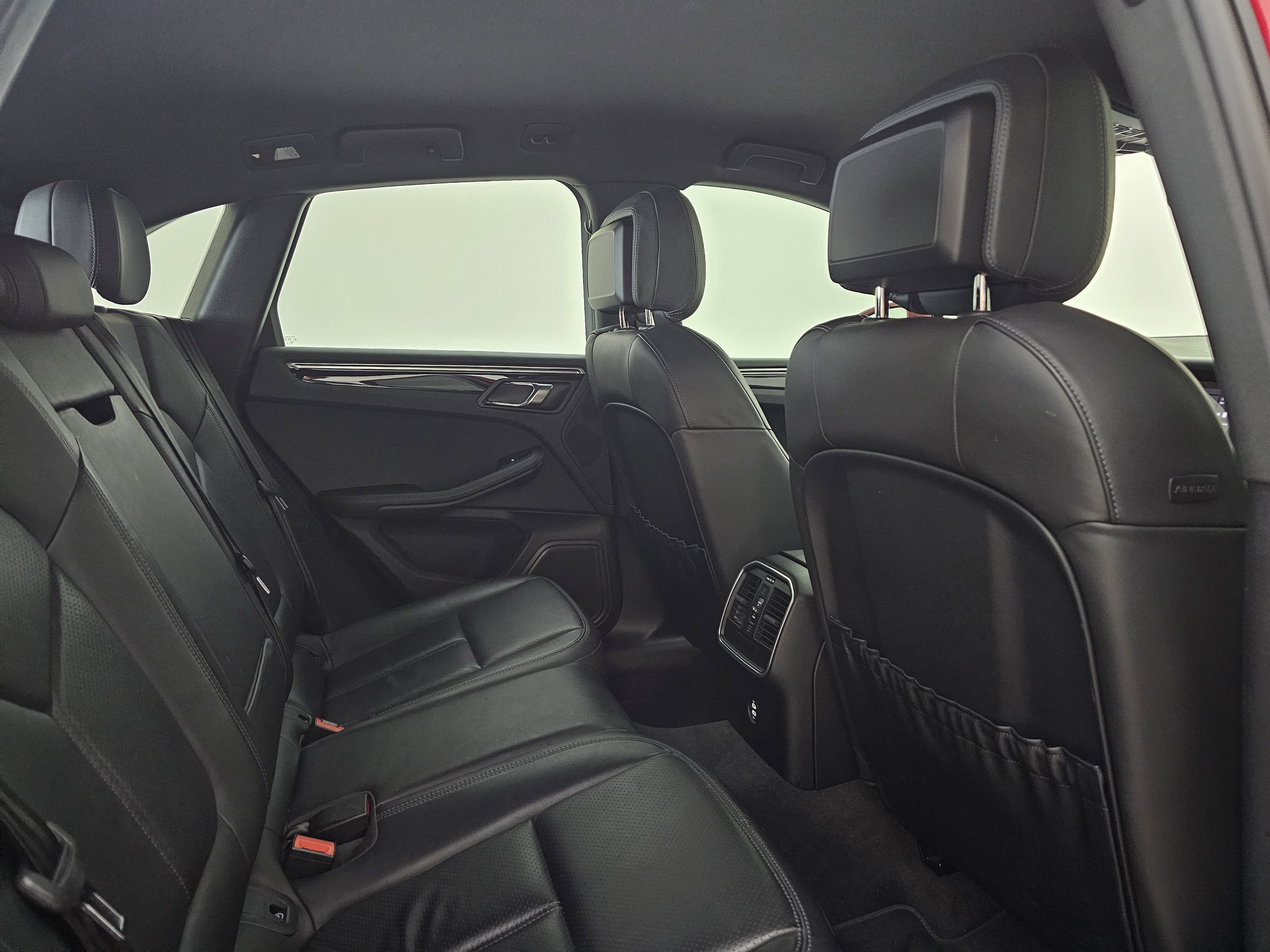 Used 2022 Porsche Macan image 23