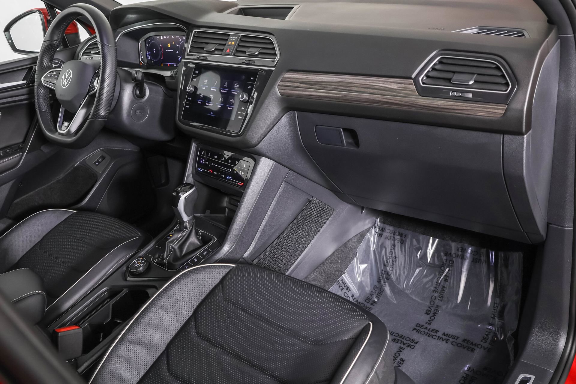 Used 2024 Volkswagen Tiguan SEL R-Line image 44