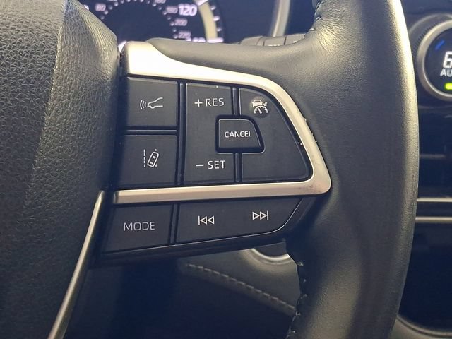 Used 2023 Toyota Highlander XLE FWD image 28