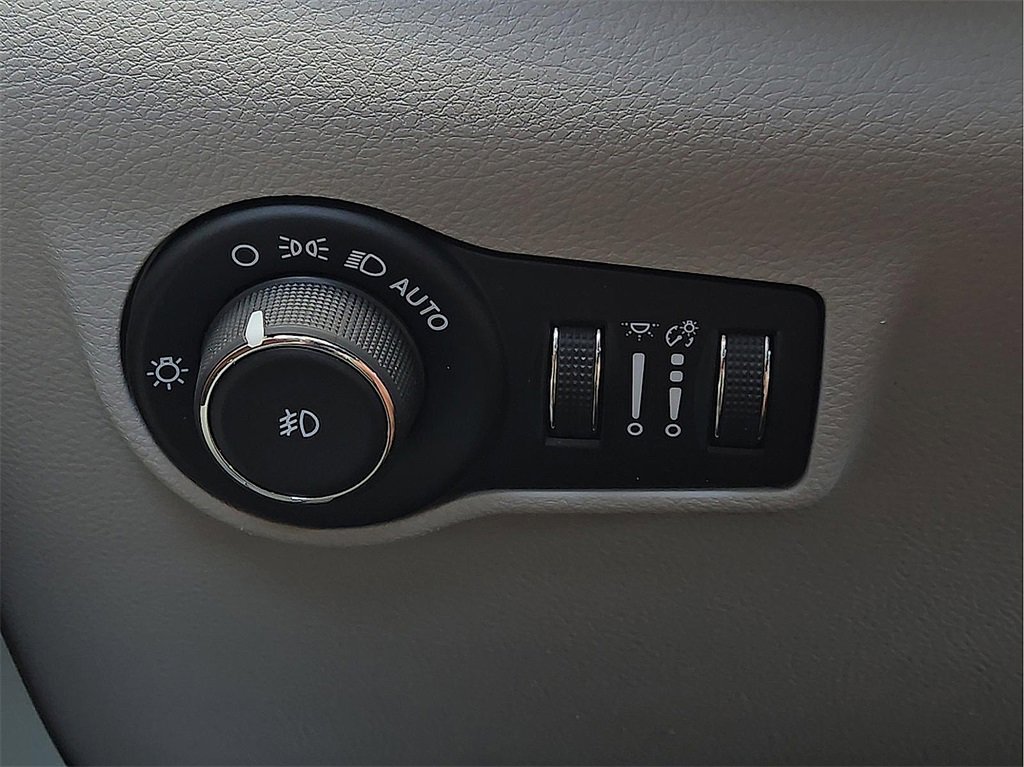 Used 2024 Jeep Compass Limited image 17