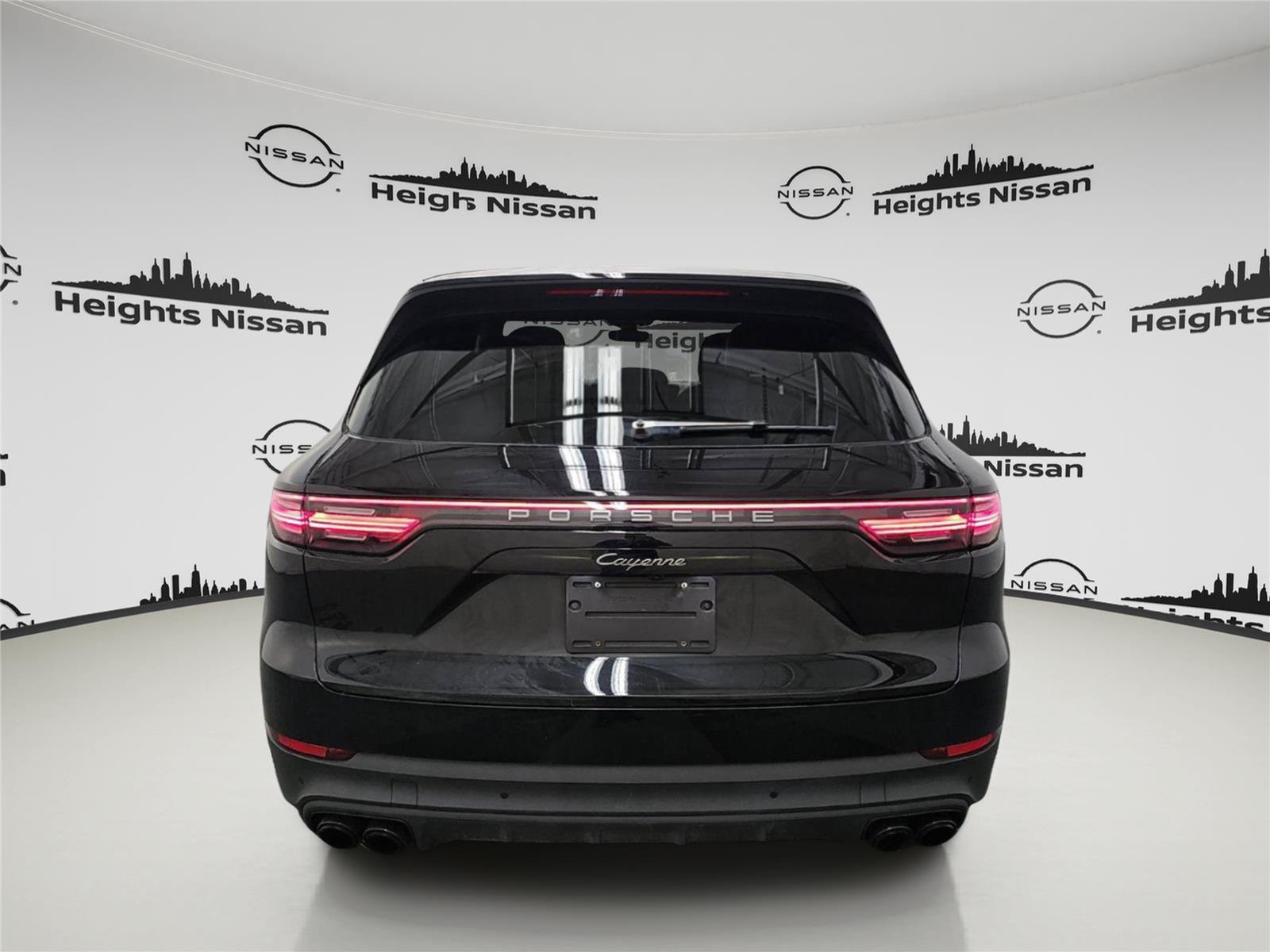 Used 2023 Porsche Cayenne Platinum Edition AWD/4WD image 4