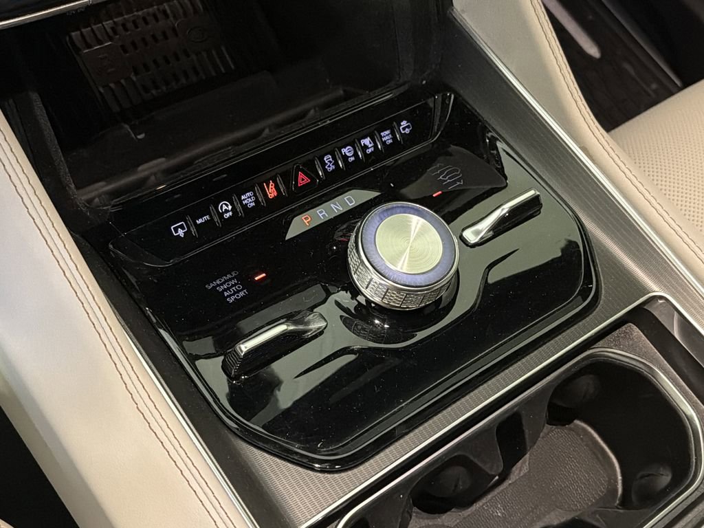 New 2026 Jeep Grand Wagoneer Summit w/ Premium Group III image 25