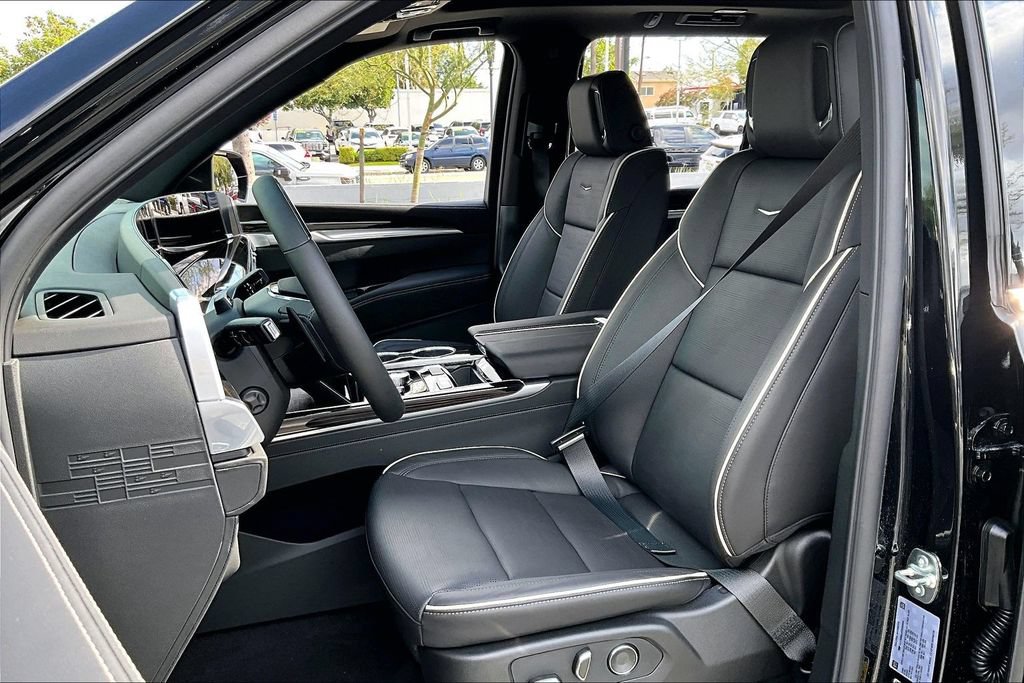 New 2026 Cadillac Escalade Luxury w/ LPO, Floor Liner Package AWD/4WD image 12