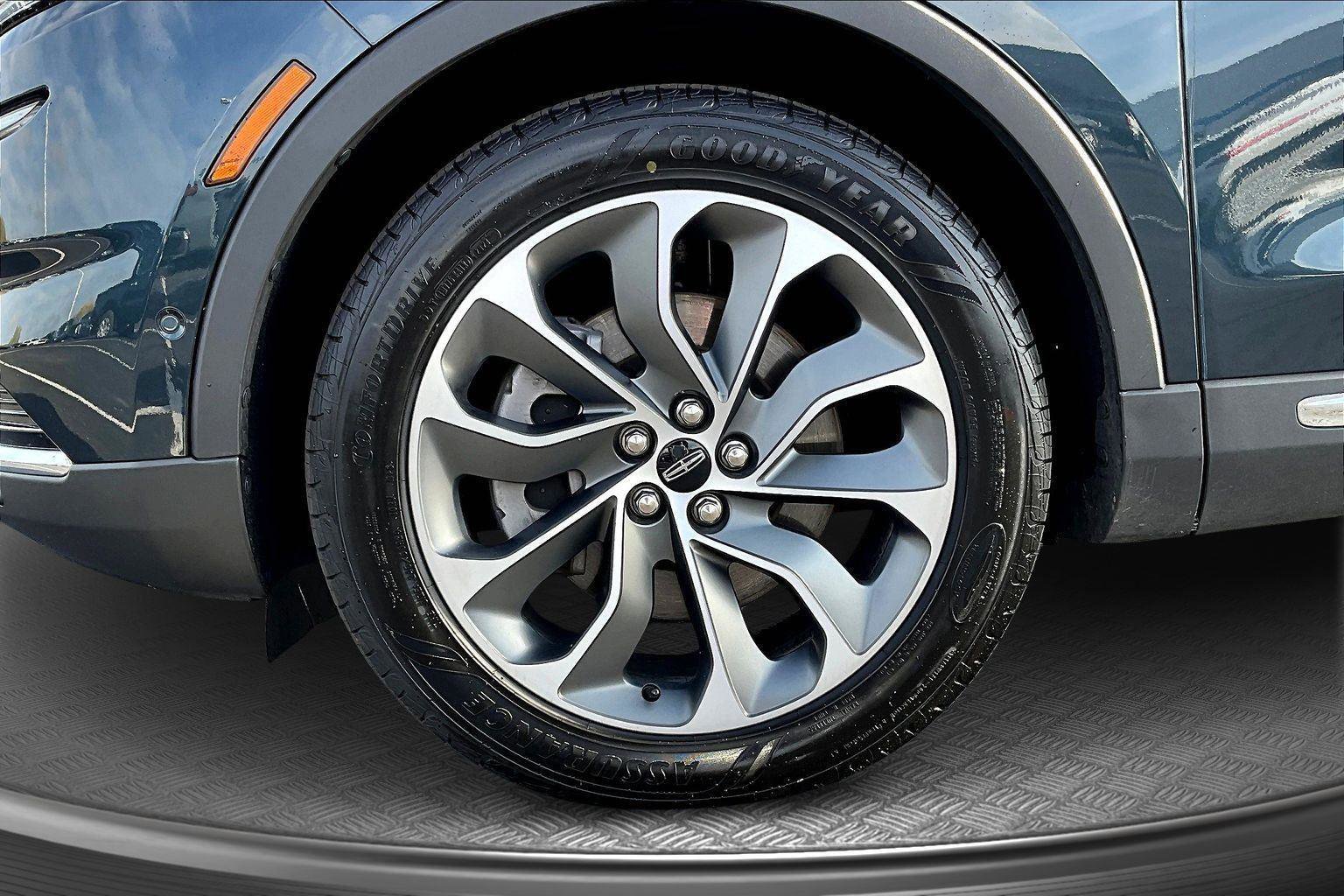 Used 2023 Lincoln Nautilus Reserve w/ Equipment Group 201A image 8