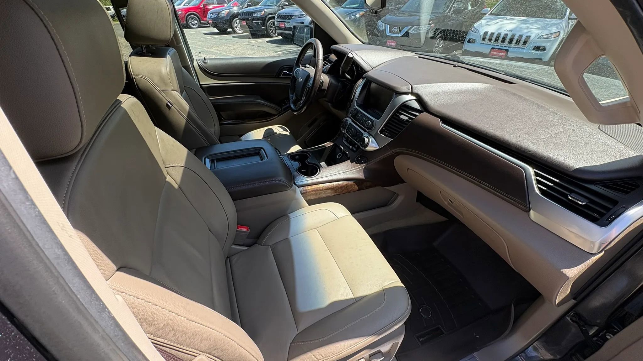 Used 2018 Chevrolet Suburban LT w/ LT Signature Package AWD/4WD image 31