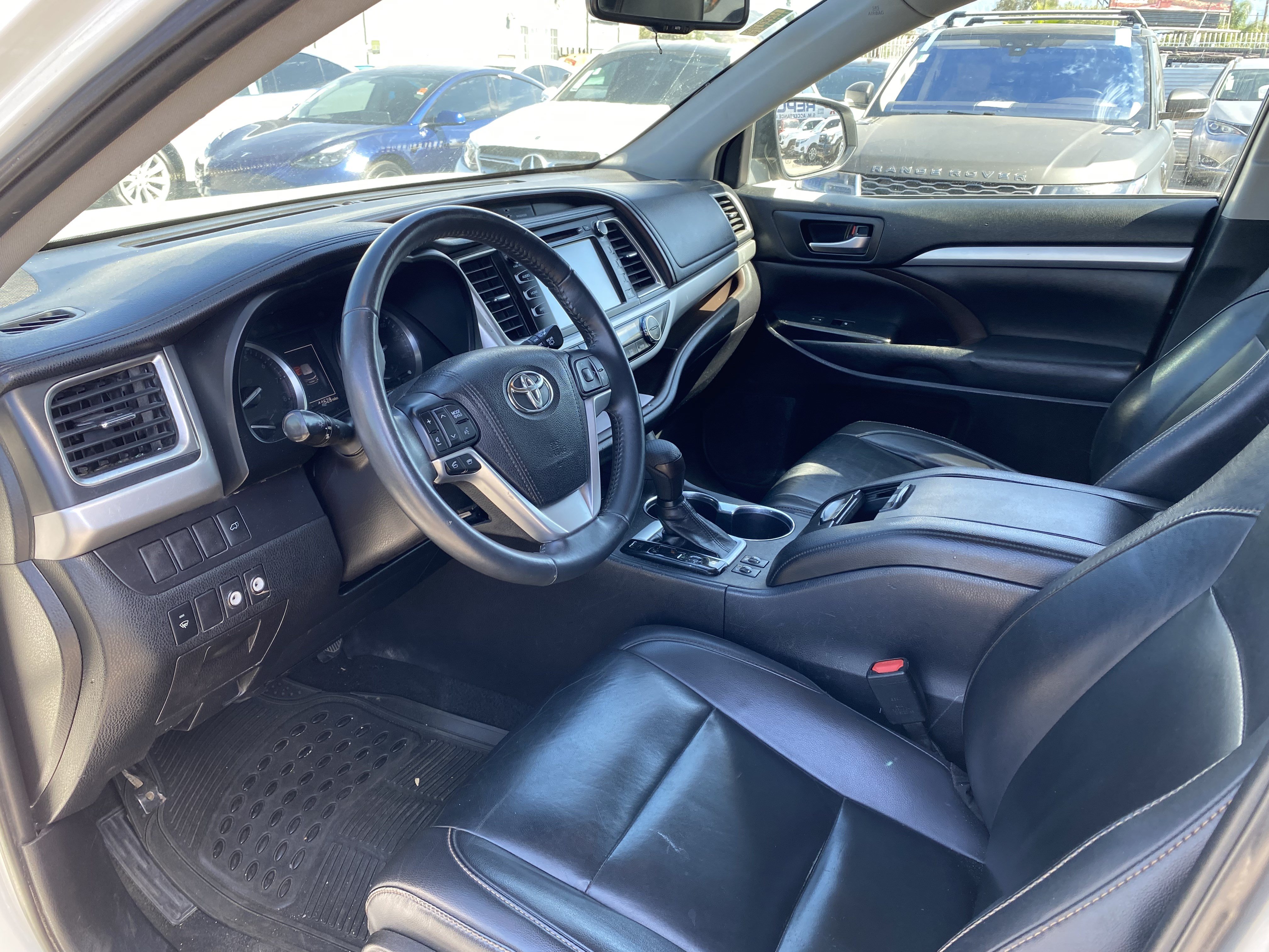 Used 2019 Toyota Highlander XLE FWD image 11