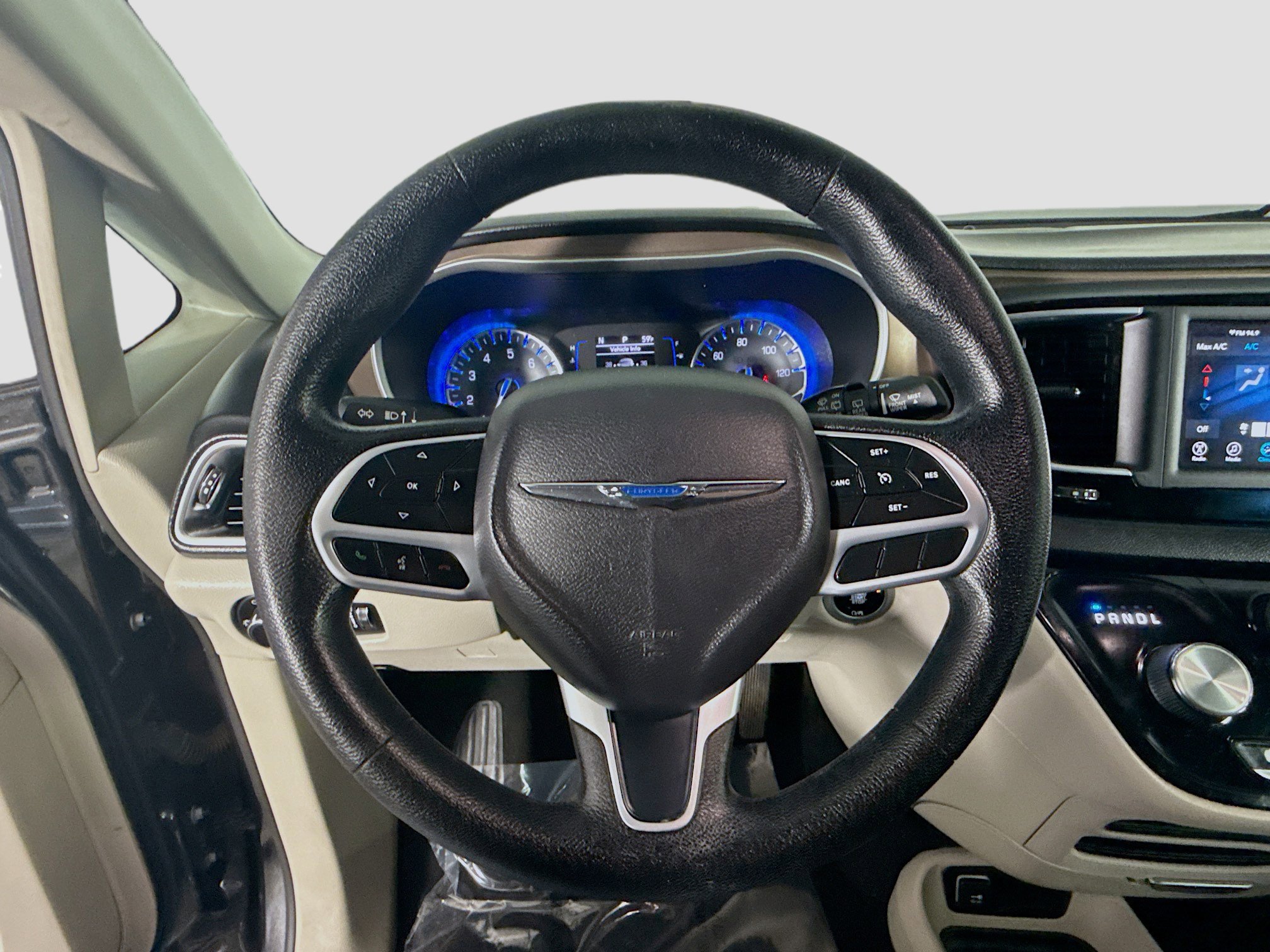 Used 2019 Chrysler Pacifica LX w/ Tire & Wheel Group image 13