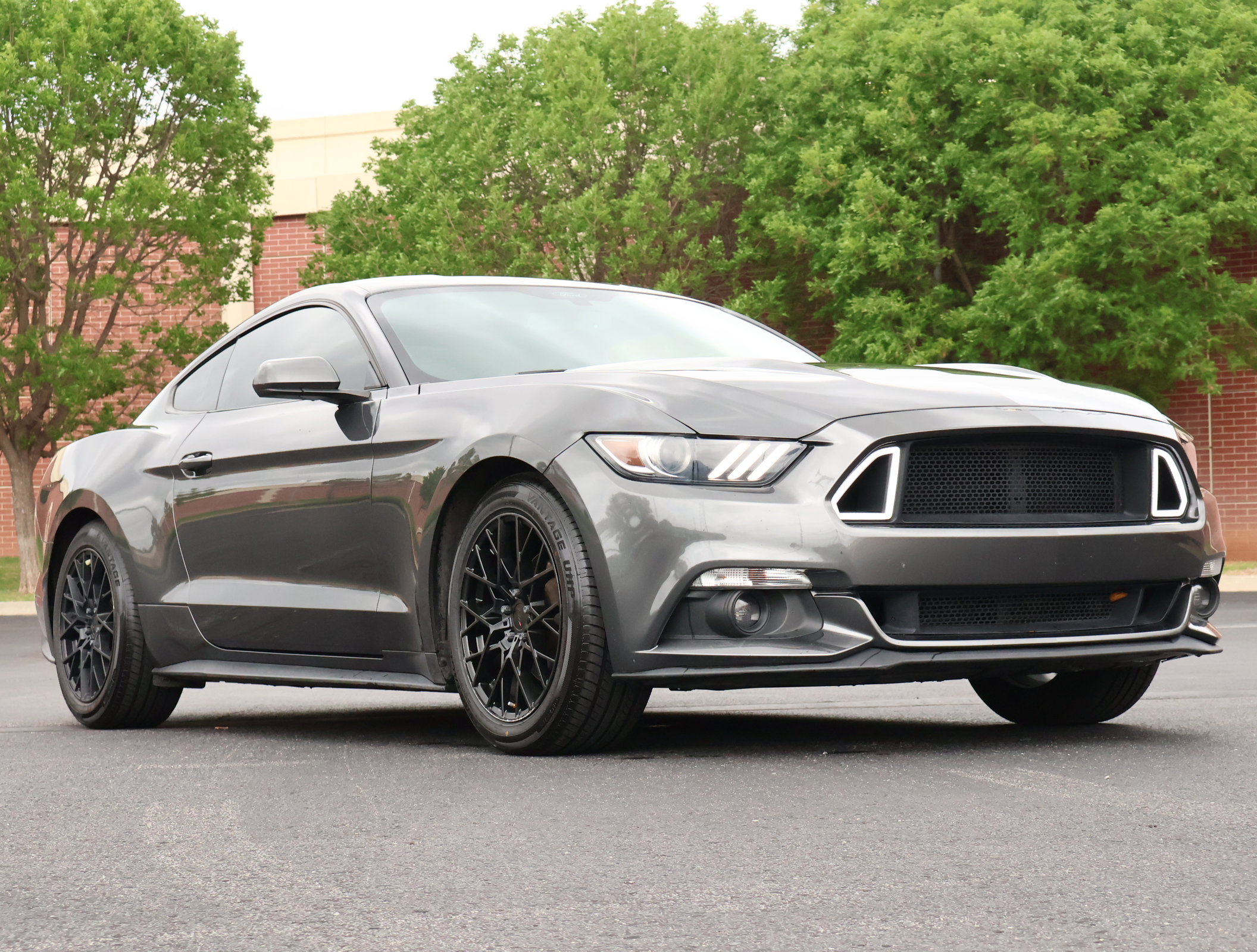 Used 2017 Ford Mustang Coupe image 1