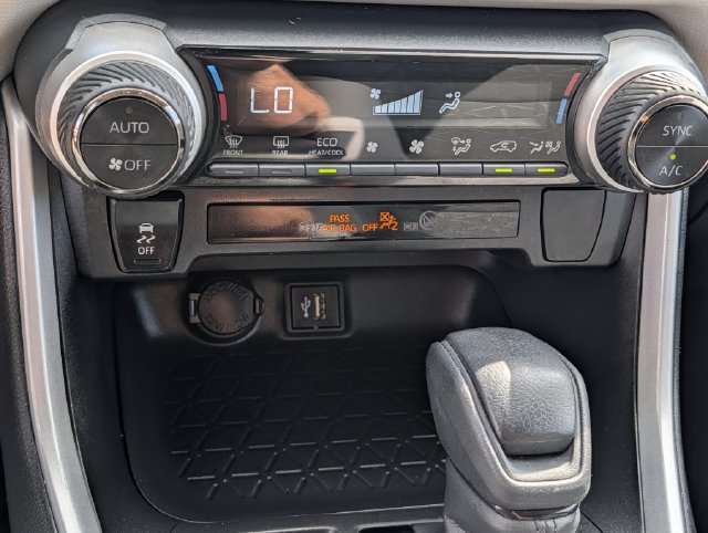 Used 2023 Toyota RAV4 XLE AWD/4WD image 17
