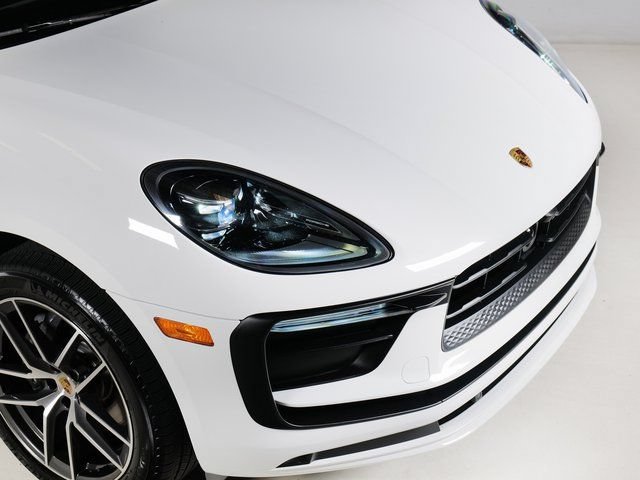 Certified 2023 Porsche Macan AWD/4WD image 33