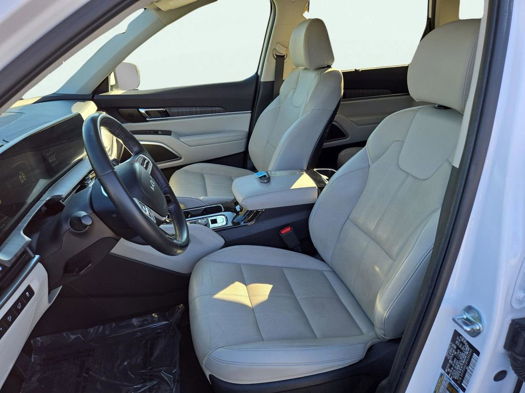 Used 2023 Kia Telluride EX w/ EX Captain's Chair Package image 18