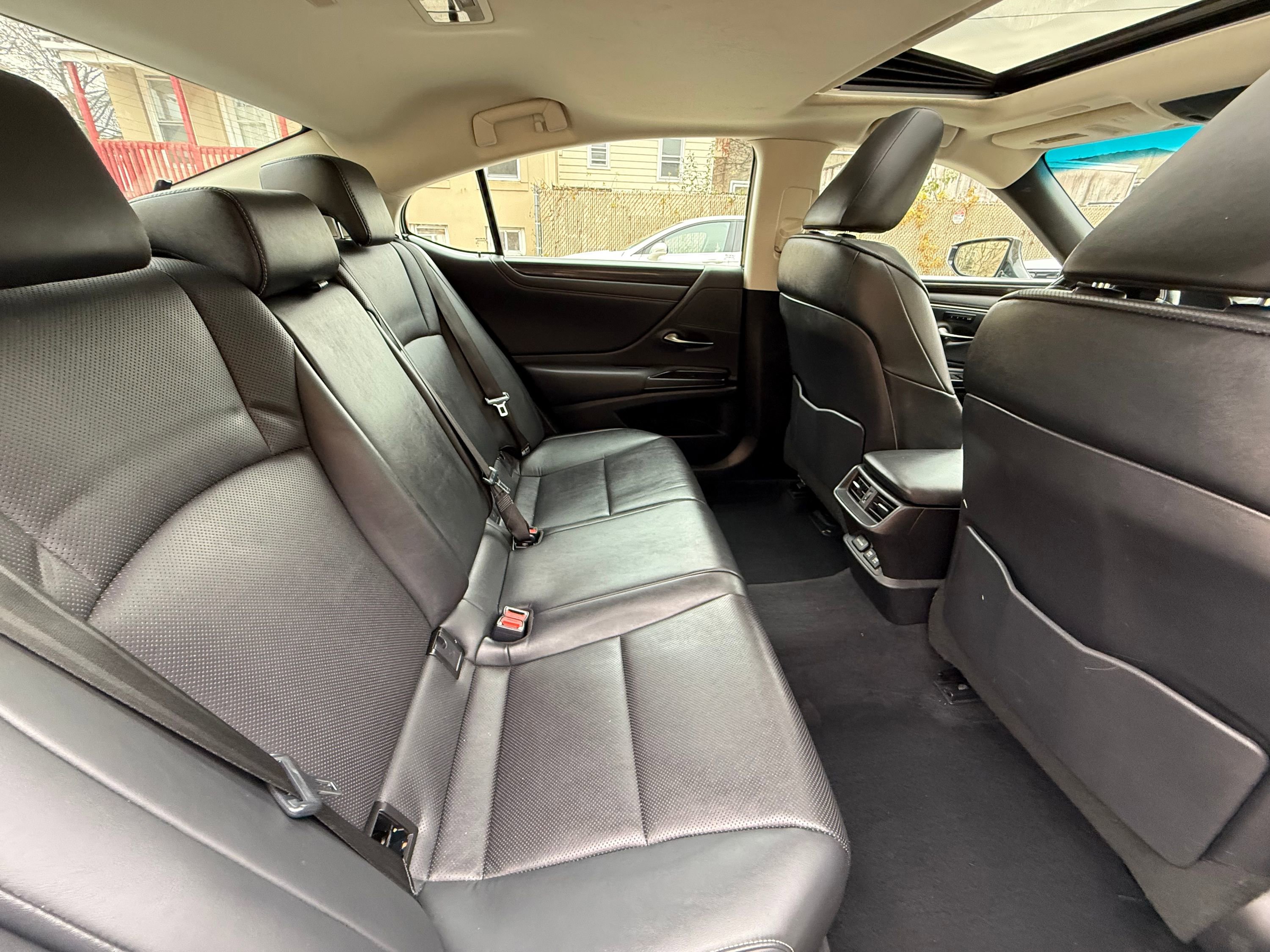 Used 2019 Lexus ES 350 w/ Premium Package image 26