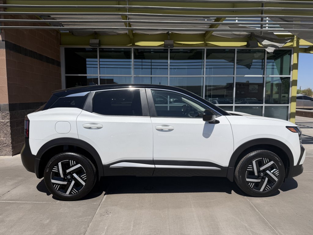 Used 2025 Nissan Kicks SV FWD image 9