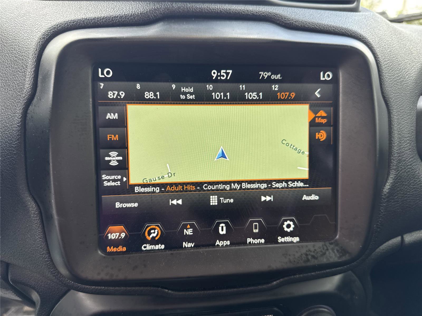 Used 2021 Jeep Renegade Latitude w/ Luxury Group I image 25