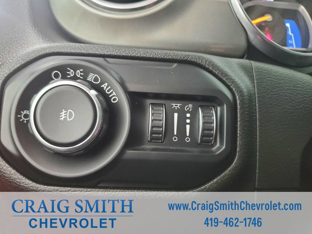 Used 2019 Jeep Wrangler Unlimited Sahara w/ Cold Weather Group AWD/4WD image 19