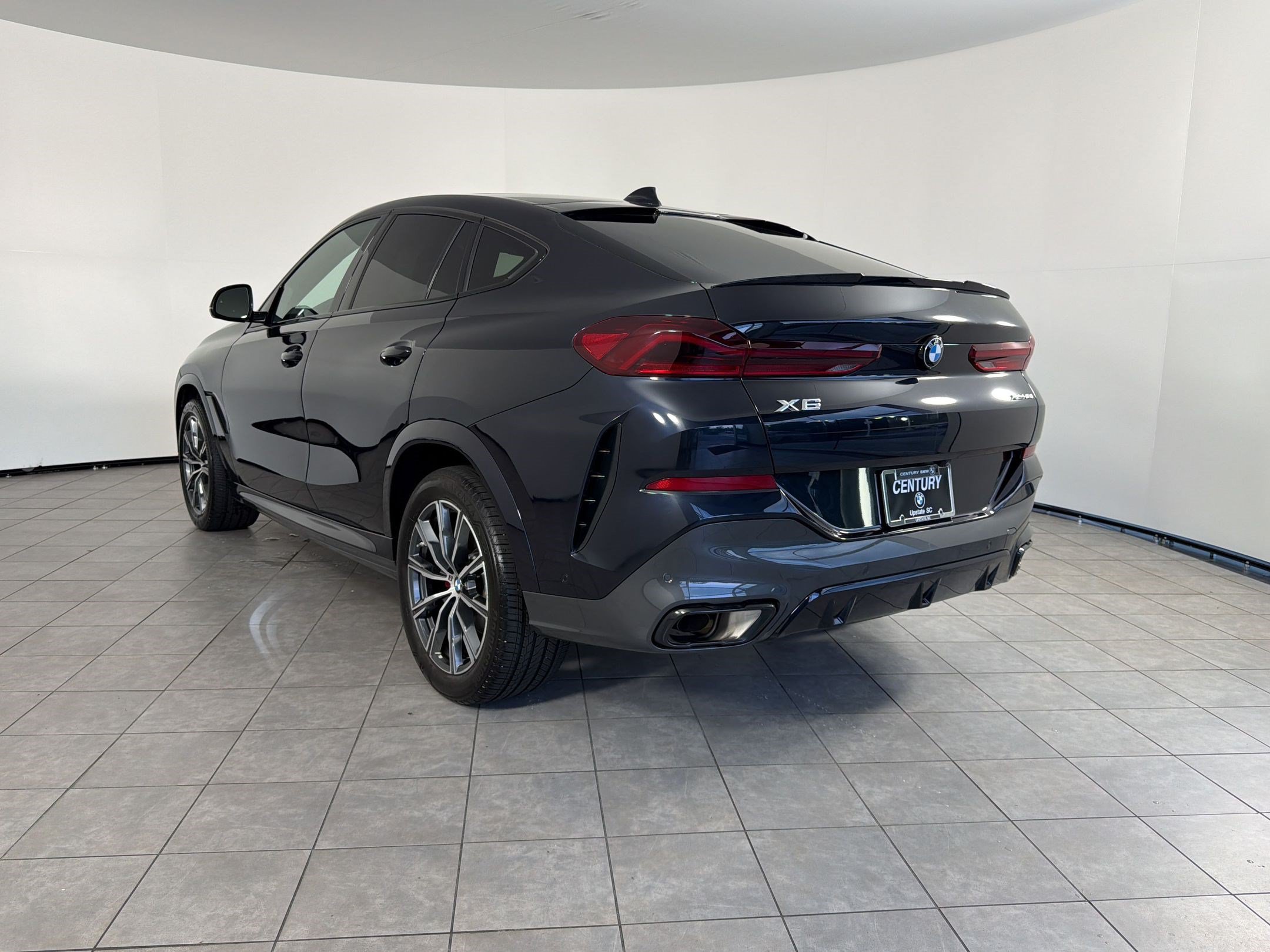 Used 2023 BMW X6 xDrive40i w/ Executive Package AWD/4WD image 3