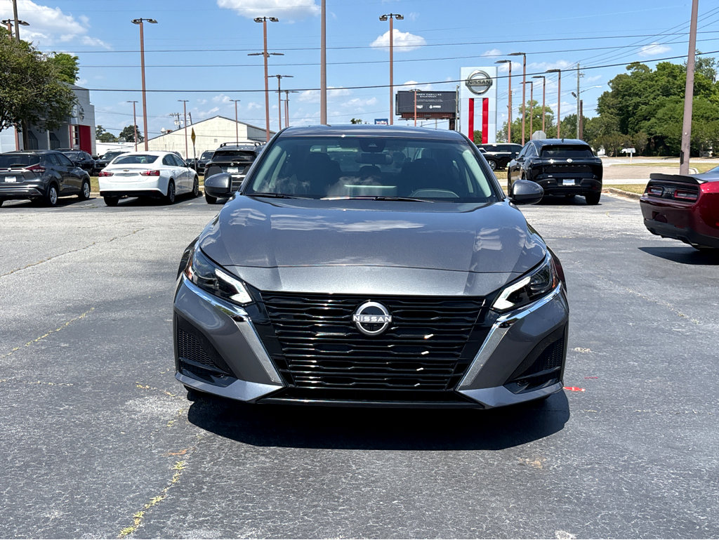 Used 2025 Nissan Altima 2.5 SV w/ SV Special Edition Package image 2